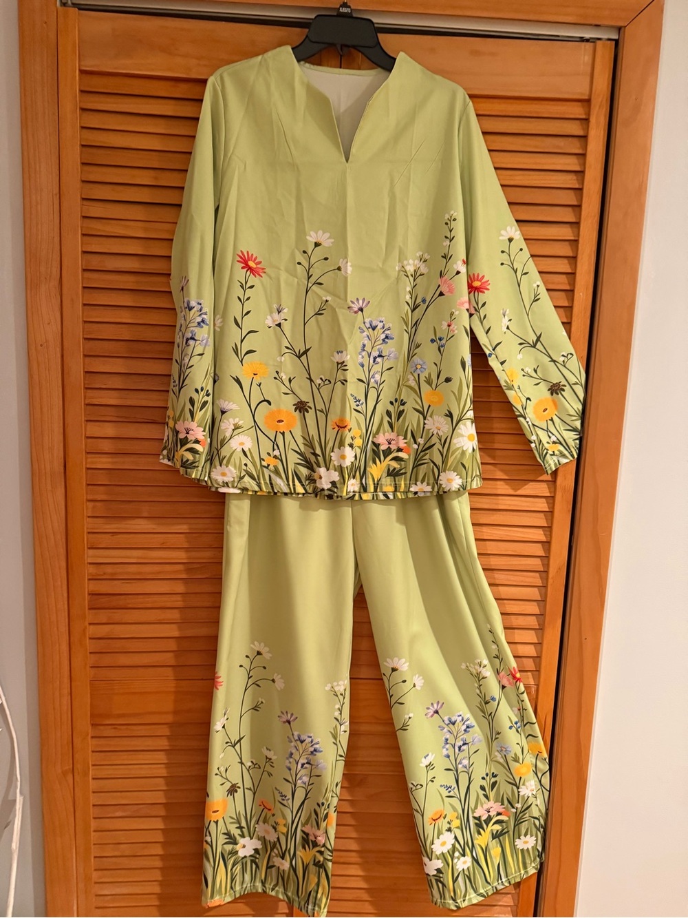 Light Green Floral Two-Piece Pants Set - Women's size L/XL